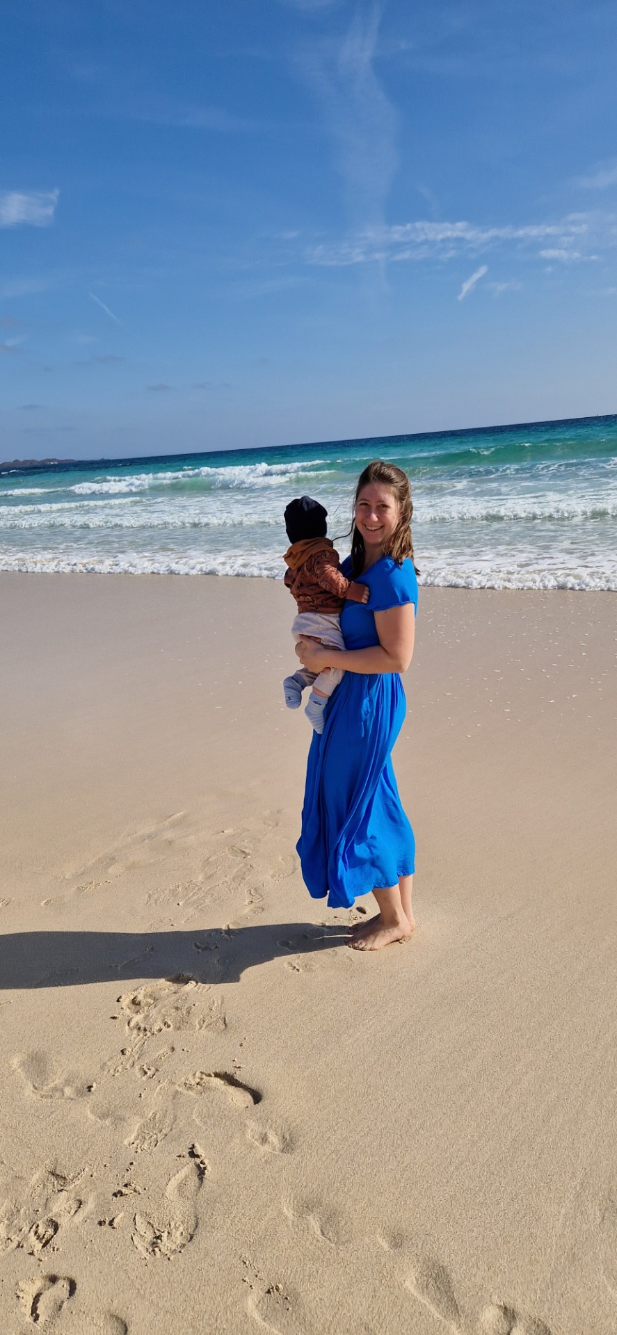 Familienzeit am Sandstrand von Corralejo (Fuerteventura)